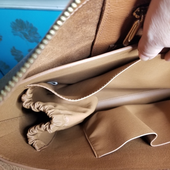 Cuyana Structured Leather Zipper Tote & Leather Organizer Carmel - Picture 13 of 16